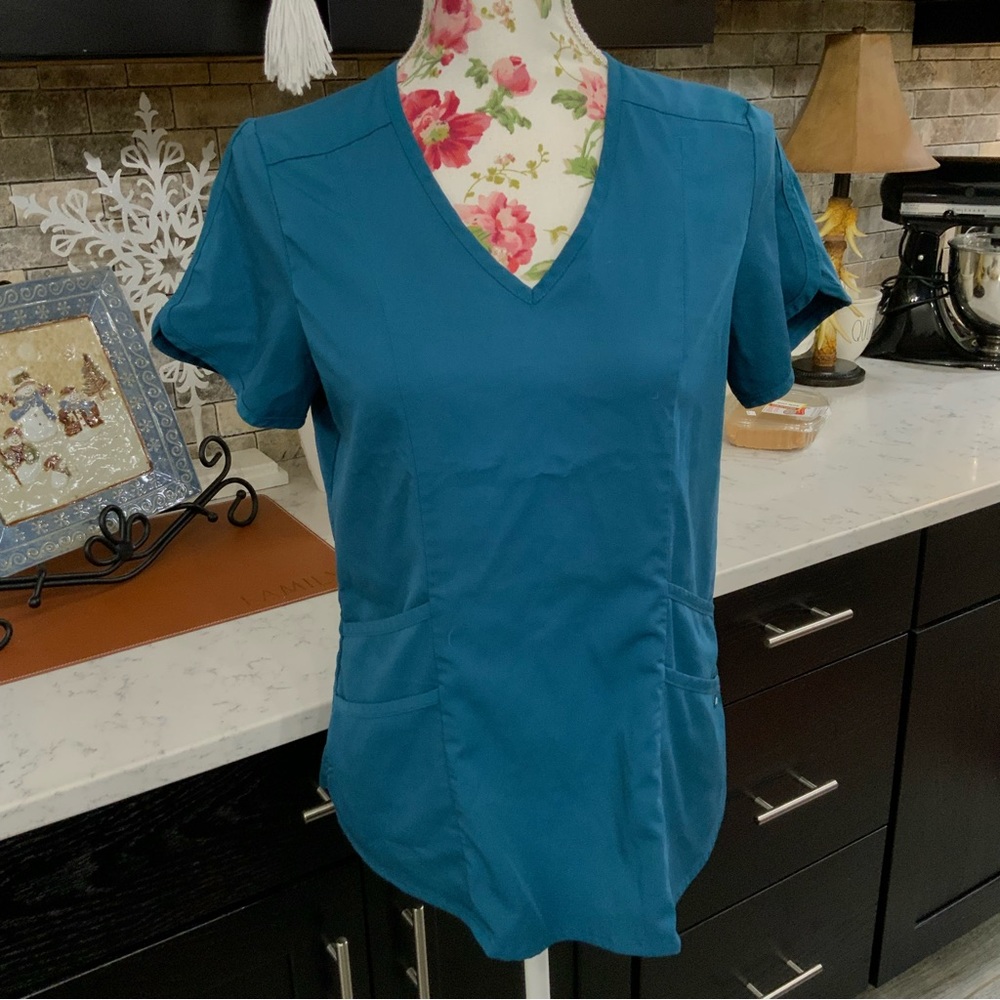 Adar Pro V Neck Scrub Top 
Size Small
Color Aqua Blue